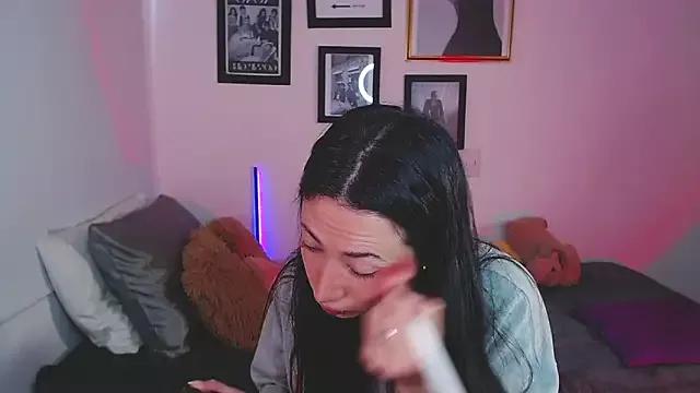 lilyy_evanss from StripChat