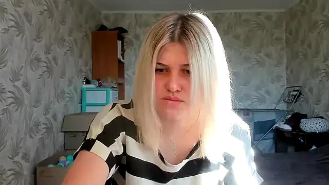lina_kisss from StripChat is Freechat