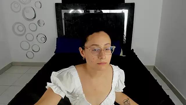 Lina_LatinGirl from StripChat is Freechat