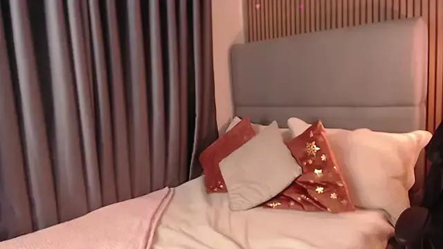 Lina_Montclair from StripChat is Freechat