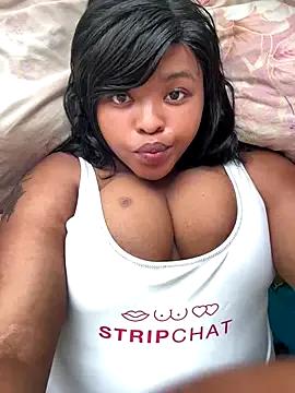 Linah___ from StripChat is Freechat