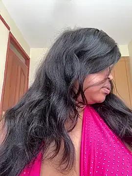 Linah___ from StripChat is Freechat