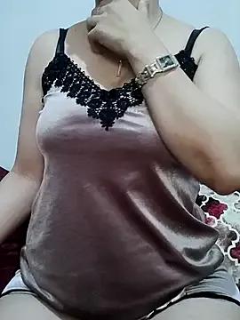 linakhalifa from StripChat is Freechat