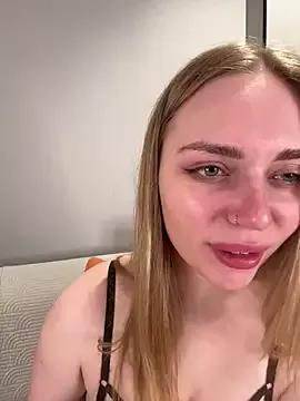 LinaLee from StripChat is Freechat