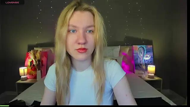 LinaRayy from StripChat is Freechat