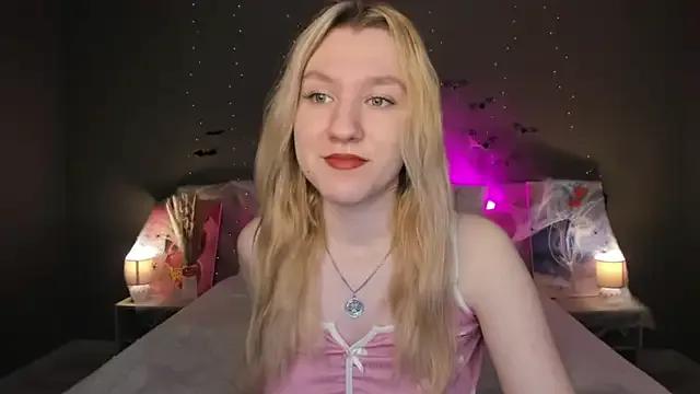 LinaRayy from StripChat is Freechat