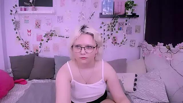 LinaShyFox_ from StripChat is Freechat