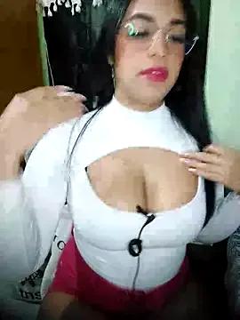 Linda_Saenz_ from StripChat is Freechat