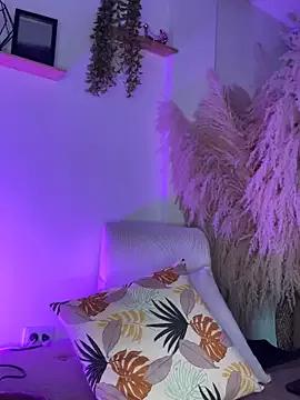 LindaaEvanss from StripChat is Freechat