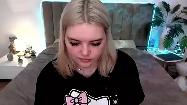 lindablossom from StripChat is Freechat