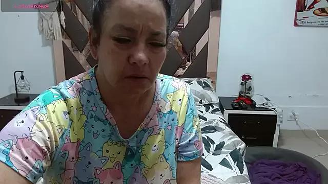 lindaesmeralda from StripChat is Freechat