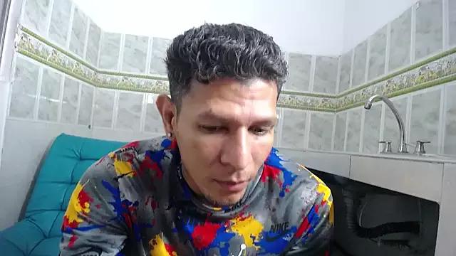 lindoshot_sexlove from StripChat is Freechat