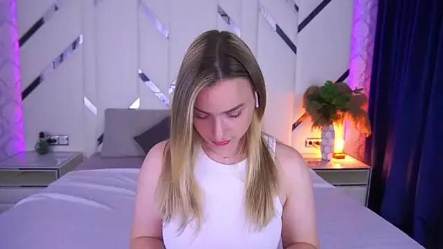 LindsieGreyy from StripChat is Freechat