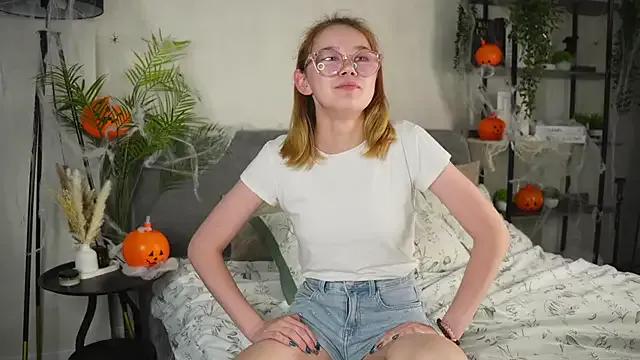 LinhFerrales from StripChat is Freechat