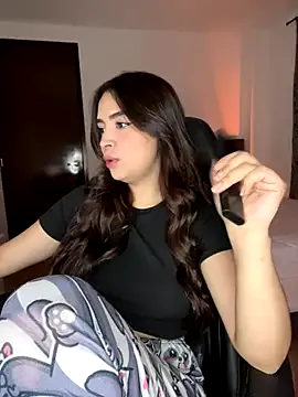 Linna_Cam on StripChat 