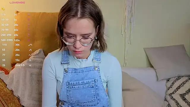 LinnGee from StripChat is Freechat