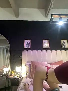 Lisa_Belluci from StripChat is Freechat