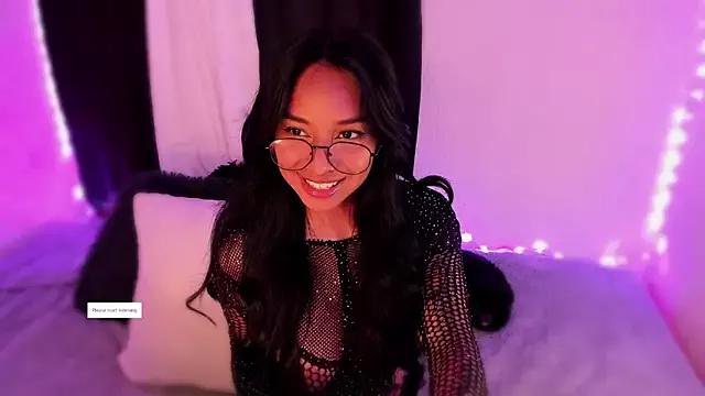 lisawarm from StripChat is Freechat