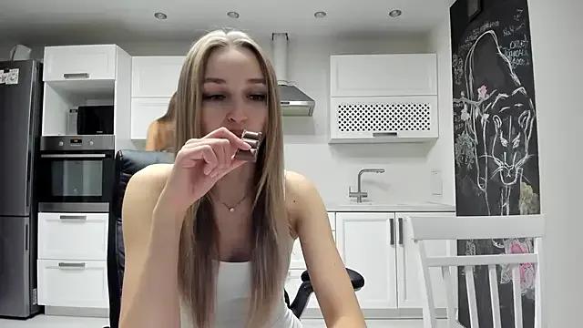 lisenok from StripChat is Freechat