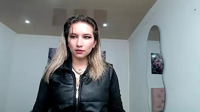 Liseth_f00x from StripChat is Freechat