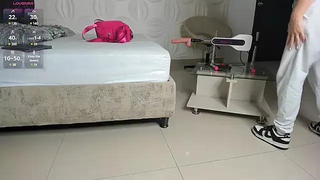 Lissa_Brow from StripChat