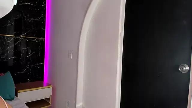 Try our streaming cams variety and talk on a personal level with our adorable girls streamers, showing off their bountiful shapes and dildos.