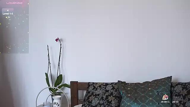 LitleSun from StripChat