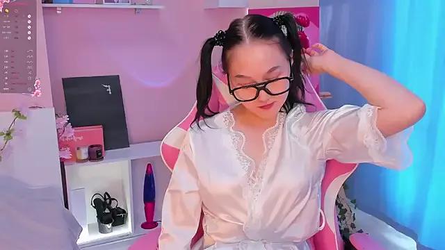 LittLe__HaPPineSs from StripChat is Freechat