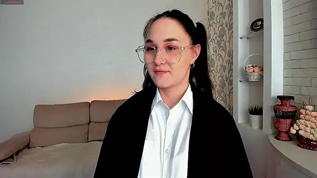LittLe__HaPPineSs from StripChat is Freechat