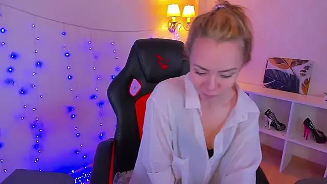 Try our streaming cams variety and talk on a personal level with our adorable girls streamers, showing off their bountiful shapes and dildos.