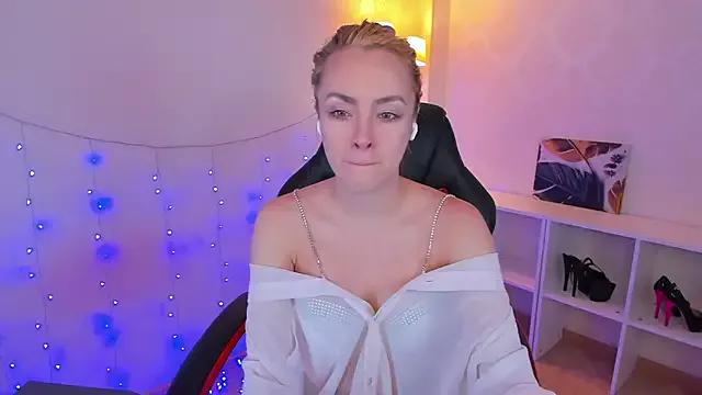 Try our streaming cams variety and talk on a personal level with our adorable girls streamers, showing off their bountiful shapes and dildos.