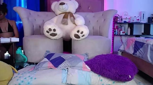 LittleAngelx from StripChat