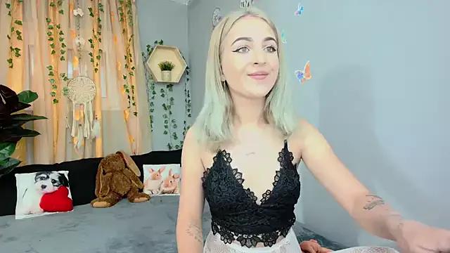 LittleAngelXO from StripChat