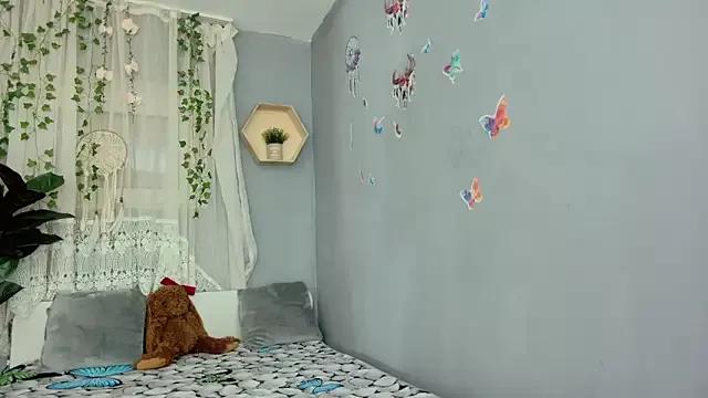 LittleAngelXO from StripChat