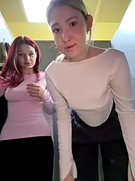 littlebitchesss on StripChat 