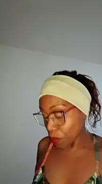 littlebrunett from StripChat