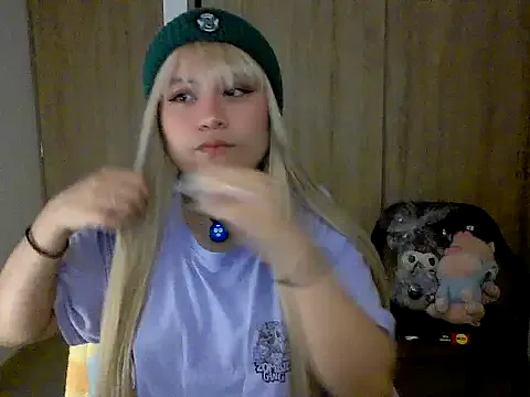 littlec4ke from StripChat is Freechat