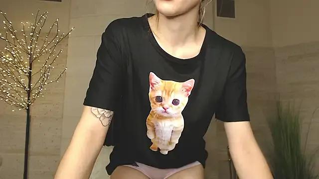 Littlee_dream from StripChat is Freechat