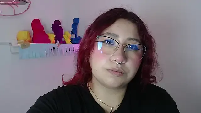 littlee_red on StripChat 