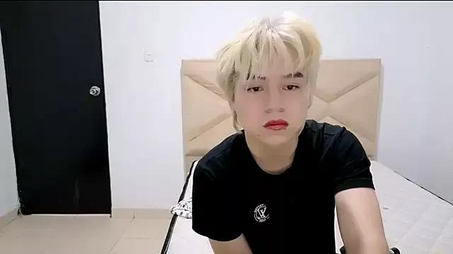 LittleKiioTatsuki from StripChat