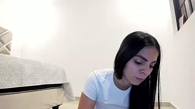 Littlekittenn98 from StripChat