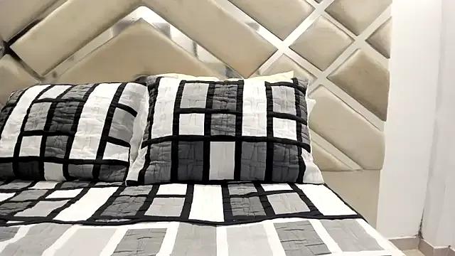 littlekittenn98 from StripChat is Freechat