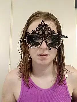 littlelesleytje from StripChat is Freechat