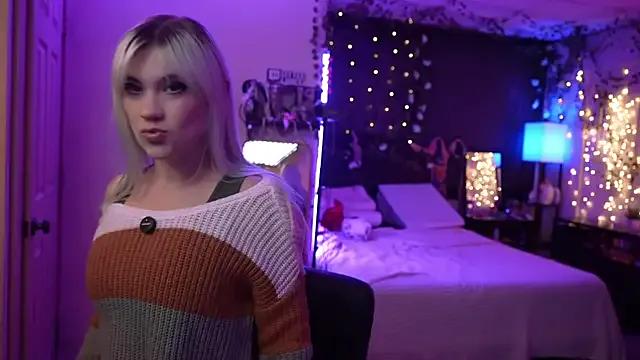 littlelune from StripChat is Freechat