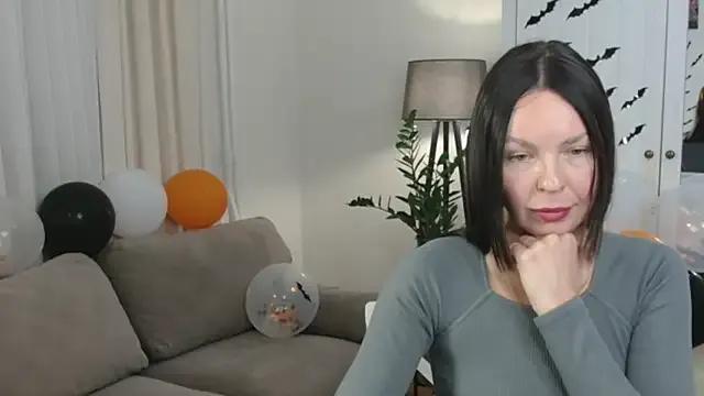 LittleNicolee from StripChat is Freechat