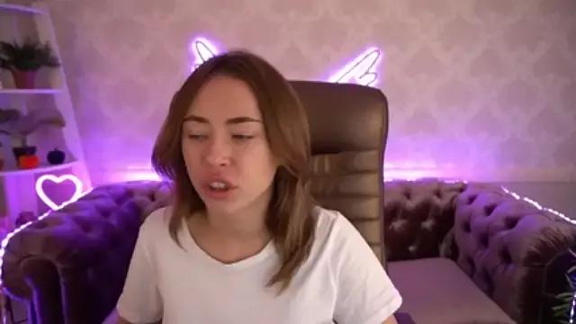 LittlePink_Bunny from StripChat