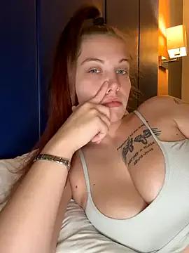 LittleRedMilf from StripChat is Freechat