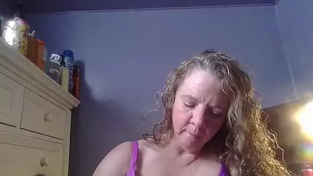 LittleRedRover from StripChat is Freechat