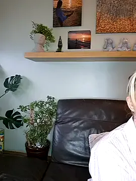 LittleSexyT from StripChat is Freechat