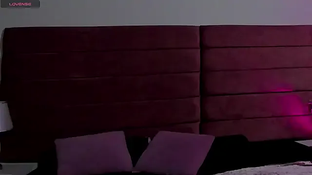 LittleVaale on StripChat 